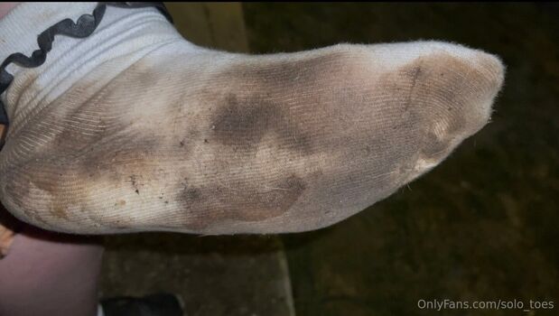 solo_toes