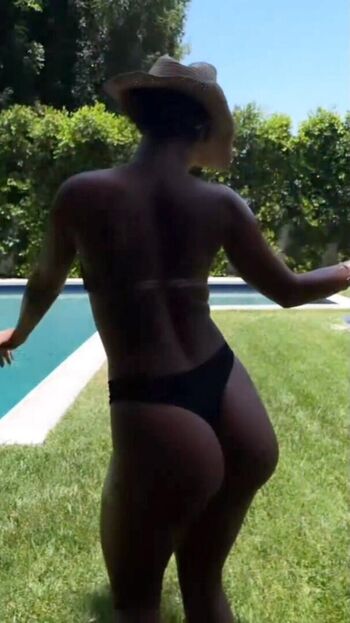 Sommer Ray