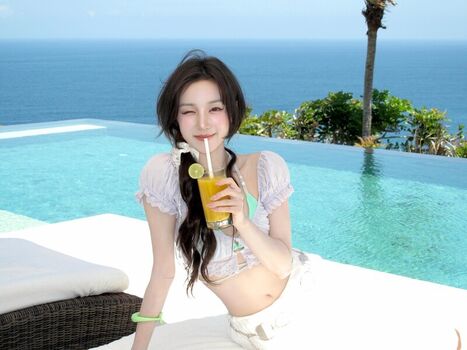 Full leaked Song yuqi page private onlyfans photo