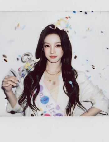 Full leaked Song yuqi page private onlyfans photo