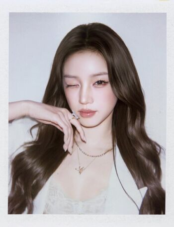 Full leaked Song yuqi page private onlyfans photo