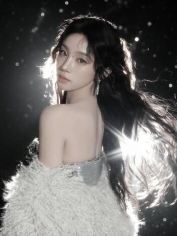 Full leaked Song yuqi private onlyfans photo