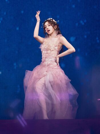 Full leaked Song yuqi private onlyfans photo