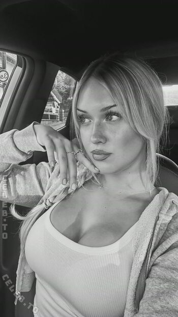 Full leaked Sophiaaperlaa private onlyfans photo