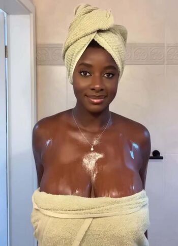 Full leaked Sophiaawest private onlyfans photo