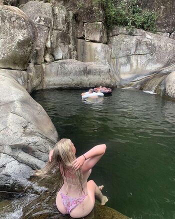 Full leaked Sophie bignell private onlyfans photo