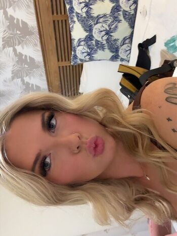Full leaked Sophie bignell private onlyfans photo