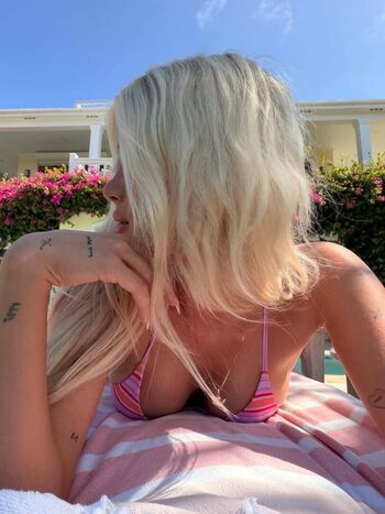 Full leaked Sophie charlott private onlyfans photo