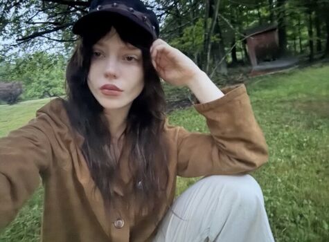 Full leaked Sophie thatcher private onlyfans photo