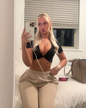 Full leaked Sophiepalmerx private onlyfans photo