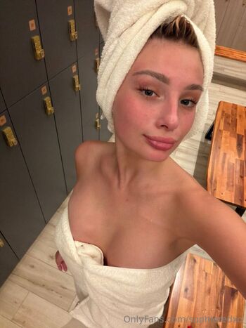 Full leaked Sophieredxoxo private onlyfans photo