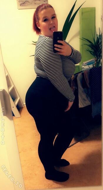 Full leaked Sophieschmande private onlyfans photo