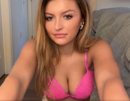 Full leaked Ssarahjonessx private onlyfans photo