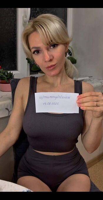 Full leaked Stepmom lola private onlyfans photo