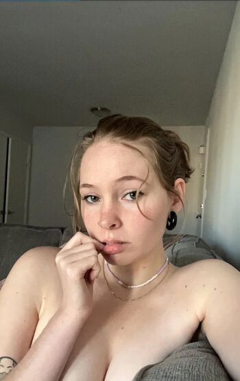 strawb3rry-brat