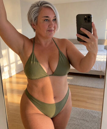 Full leaked Suzieqcreator private onlyfans photo