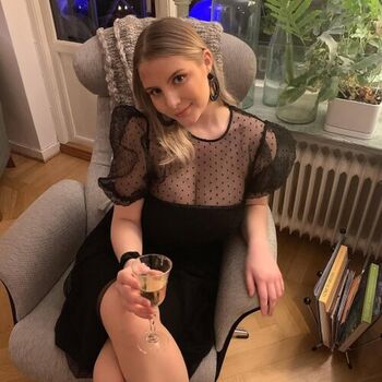 Full leaked Swedish girls private onlyfans photo