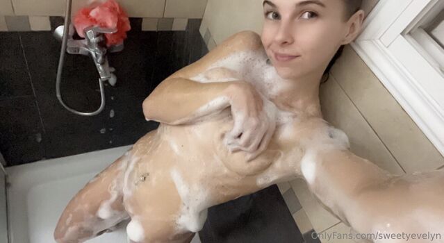 Full leaked Sweetyevelyn private onlyfans photo