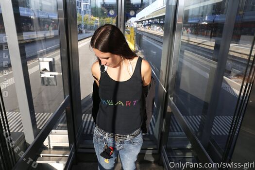 Full leaked Swiss girl vanessa private onlyfans photo