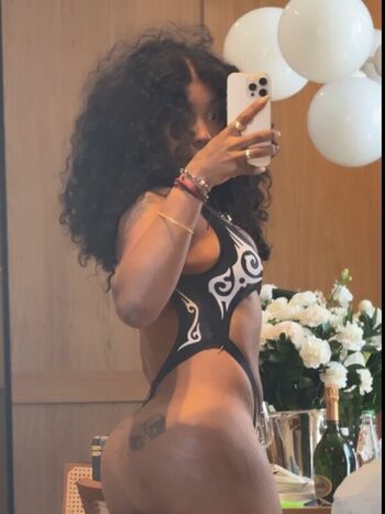 Full leaked Iggy amore/ private onlyfans photo