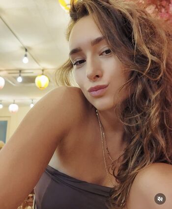 Full leaked Taniakhazaal private onlyfans photo