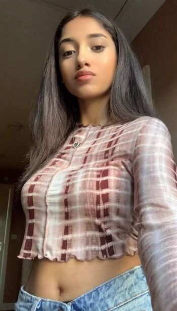 Full leaked Taqdeez yaazin private onlyfans photo