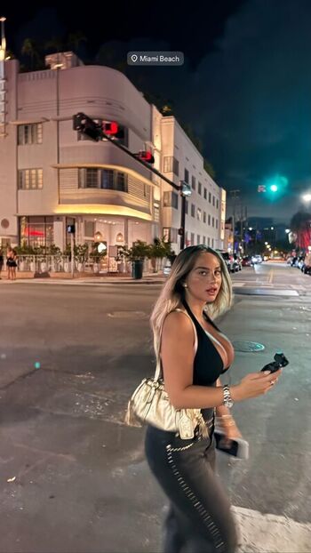 Full leaked Tatiezelman private onlyfans photo