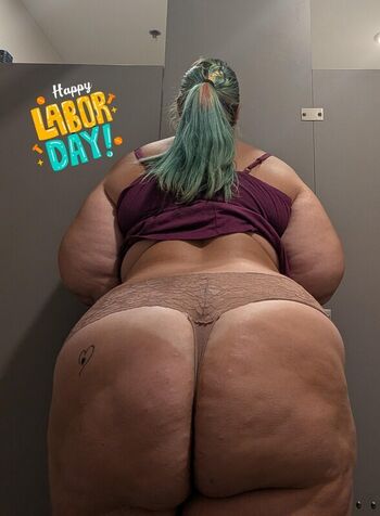 Full leaked Tattooed chubby private onlyfans photo