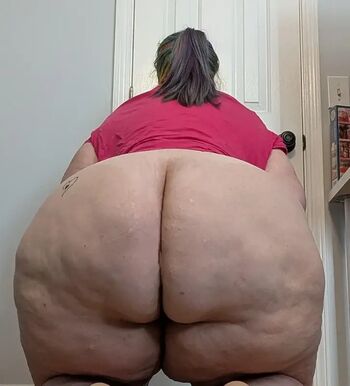 Full leaked Tattooed chubby private onlyfans photo