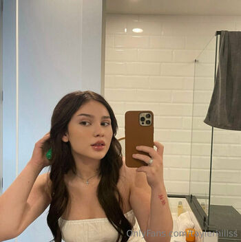 Full leaked Tayler hills private onlyfans photo