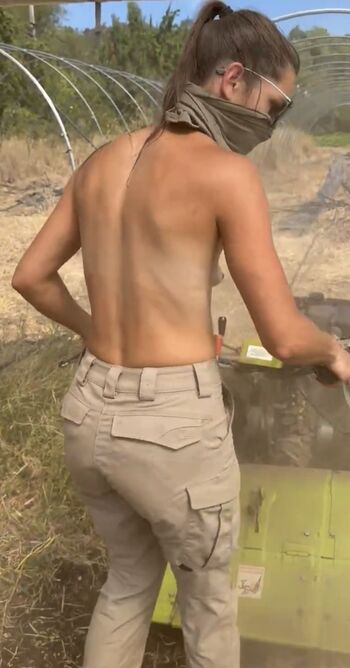 Full leaked Thatfarmgirllaura private onlyfans photo