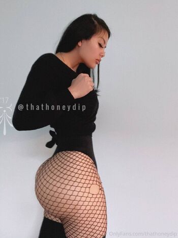 Full leaked Thathoneydip  page private onlyfans photo