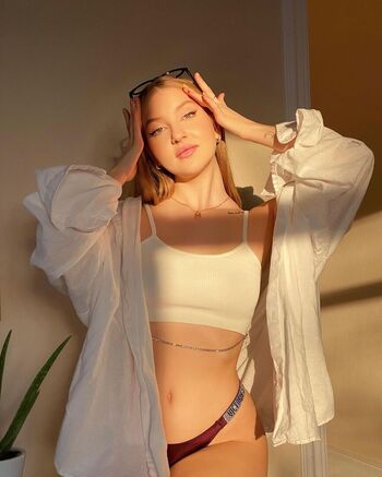 The Victoria's Secret Shine/Sparkle Strap Bra, Thong, and Lingerie Thread!