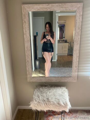 Full leaked Theladyinvelvet private onlyfans photo