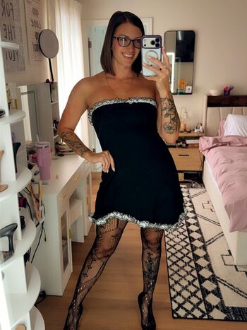 Full leaked Themotivatedgunnyvans private onlyfans photo