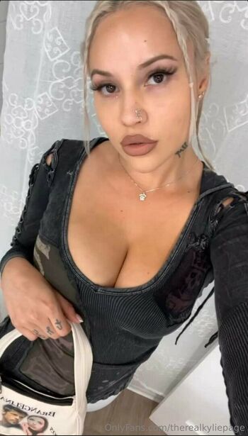 Full leaked Therealkyliepage private onlyfans photo