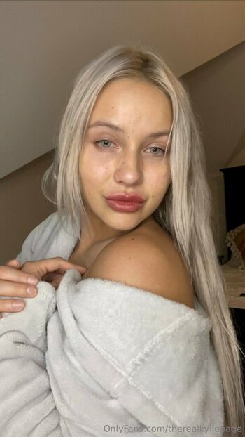 Full leaked Therealkyliepage private onlyfans photo