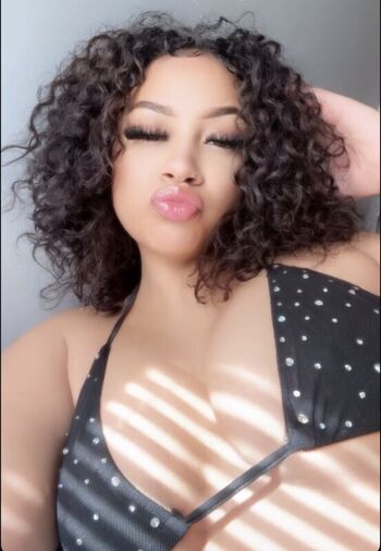 Full leaked Thick baddie forevaa laii private onlyfans photo