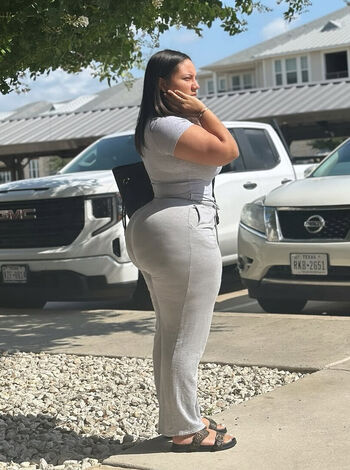 Full leaked Thick baddie private onlyfans photo