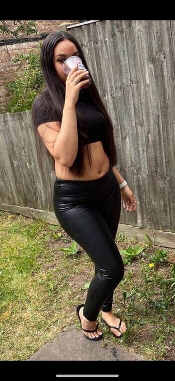 Full leaked Tia louise private onlyfans photo