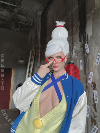 Full leaked Tniwecosplay private onlyfans photo