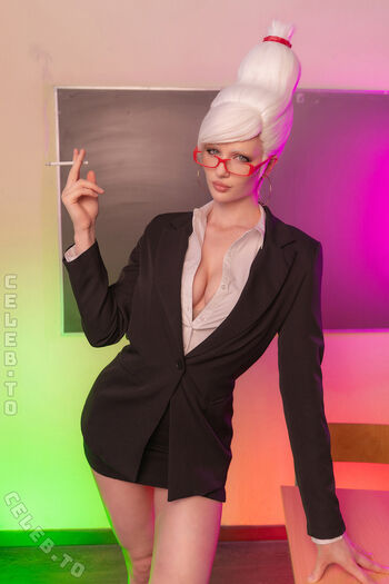 Full leaked Tniwecosplay private onlyfans photo