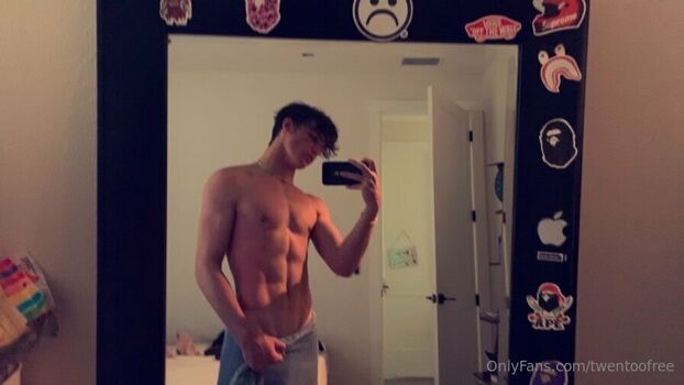 Full leaked Twentoofree private onlyfans photo