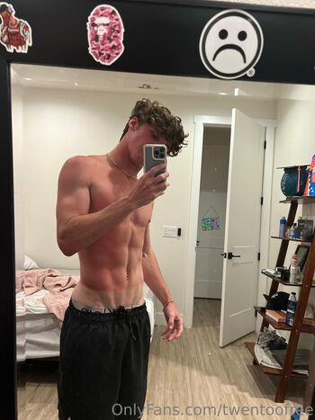 Full leaked Twentoofree private onlyfans photo