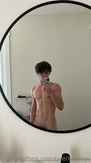 Full leaked Twentoofree private onlyfans photo