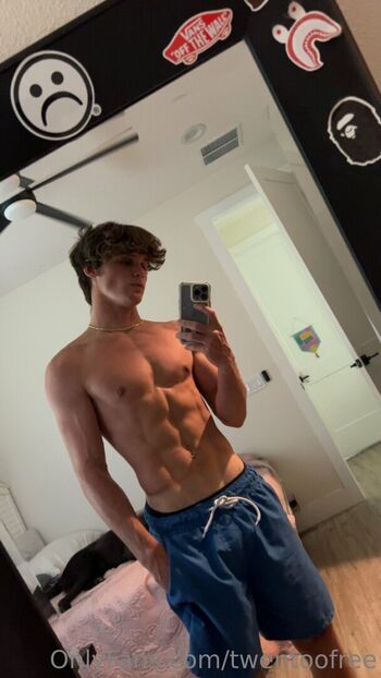 Full leaked Twentoofree private onlyfans photo