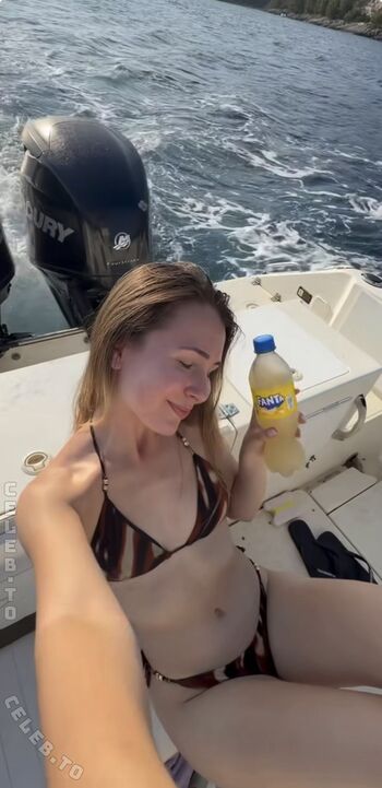 Full leaked Typisch kassii private onlyfans photo