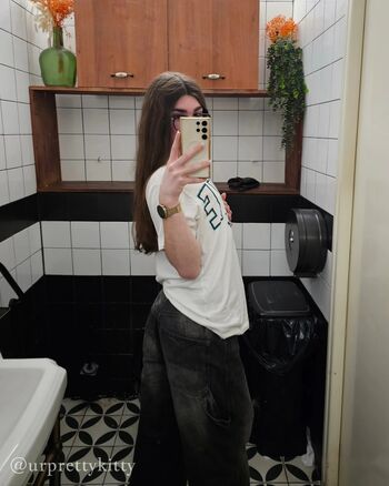 Full leaked Urprettykitty private onlyfans photo