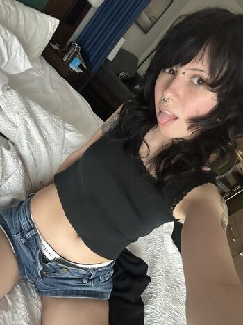Full leaked Urwhitegf private onlyfans photo