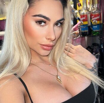 Full leaked Valeriaschacht private onlyfans photo